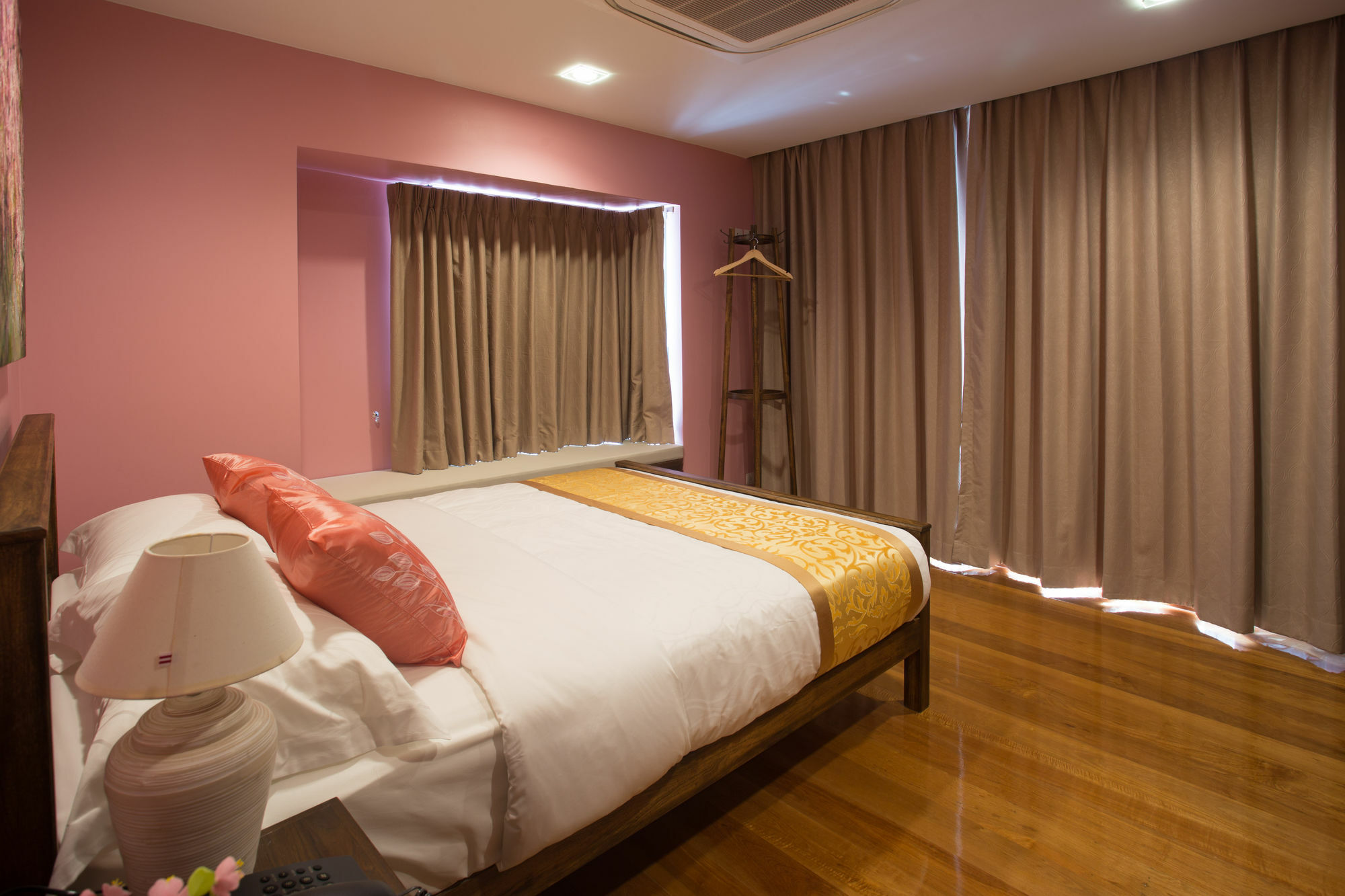 ไนน์ ดีไซน์ เพลส Hotel กรุงเทพมหานคร ภายนอก รูปภาพ